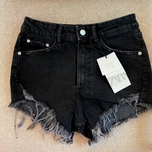 NEVER WORN HIGH-WAIST BLACK ZARA SHORTS - SIZE 4